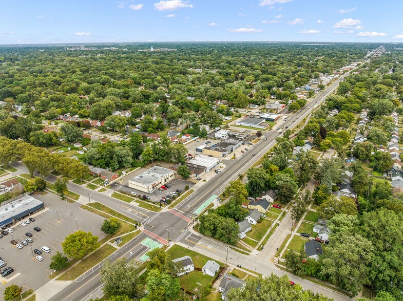 More Photos Of 10840-10850 W 9 Mile Rd, Oak Park Freestanding For Lease