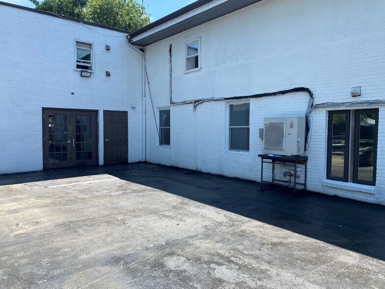 More Photos Of 12347 Carroll Ave, Rockville Service For Lease