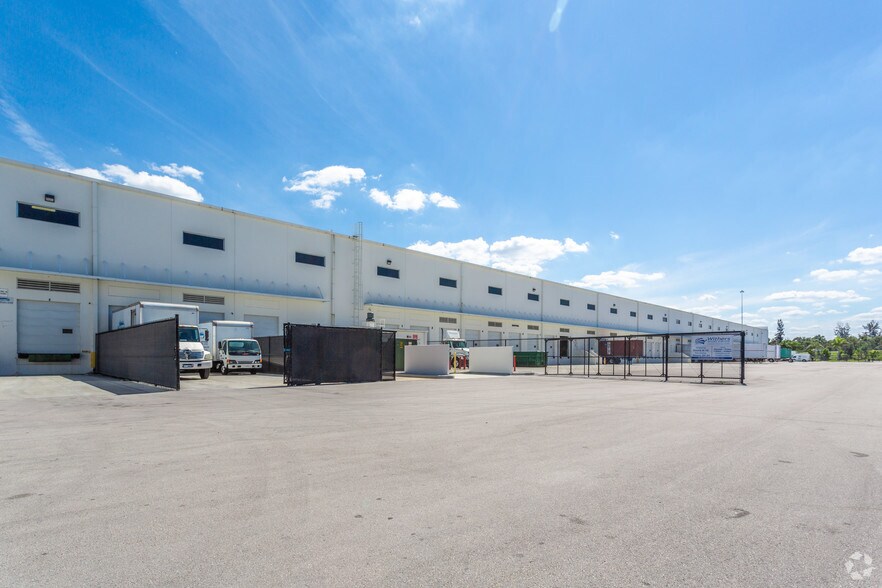 More Photos Of 11431 NW 107th St, Miami Warehouse For Lease