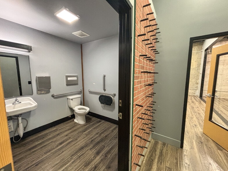 More Photos Of 255 Liberty St NE, Salem Office For Lease