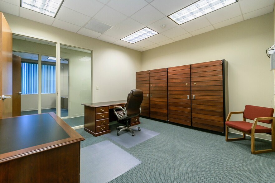 More Photos Of 1010 Davis St, Jacksonville Office For Lease