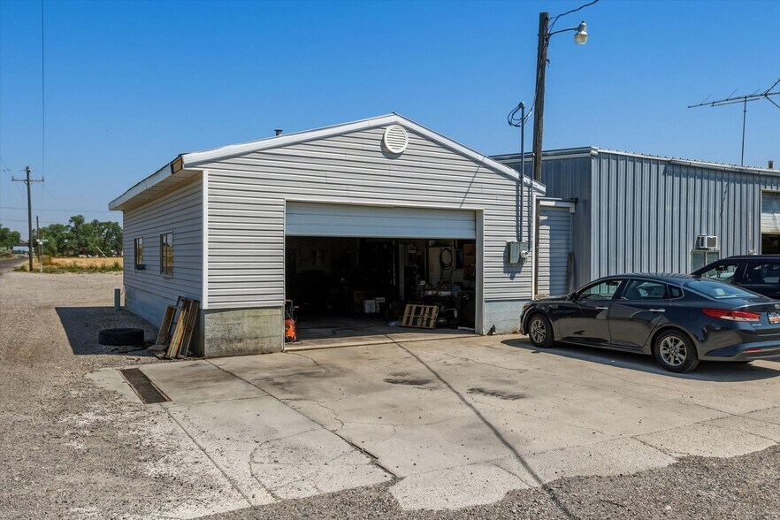 More Photos Of 9975 6400 w, Tremonton Office For Sale