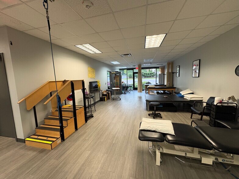 More Photos Of 1624 Westgate Cir, Brentwood Medical For Lease