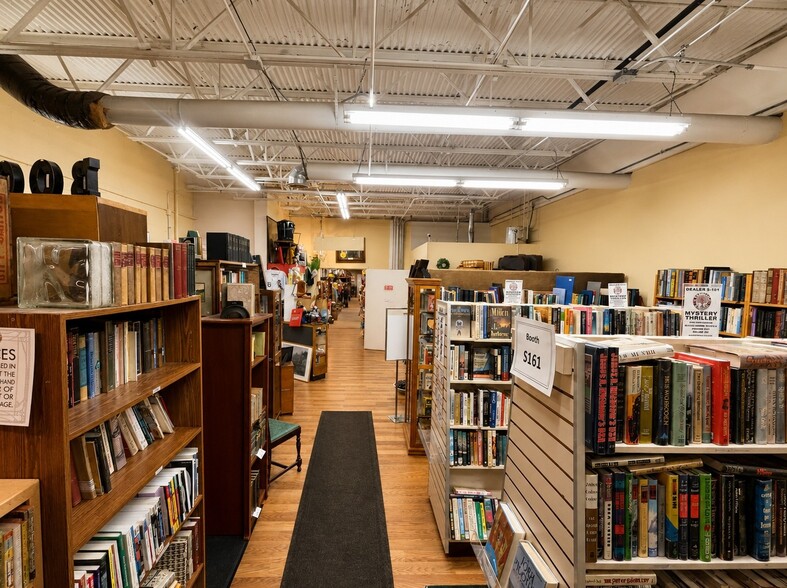 More Photos Of 5600 N US-31, Williamsburg Storefront For Sale