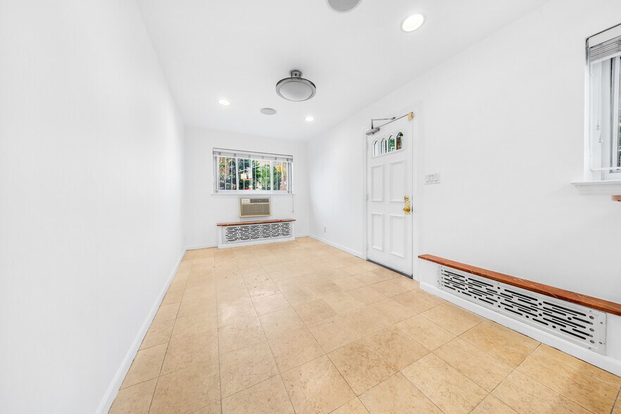 More Photos Of 2302 29th St, Astoria Office For Lease