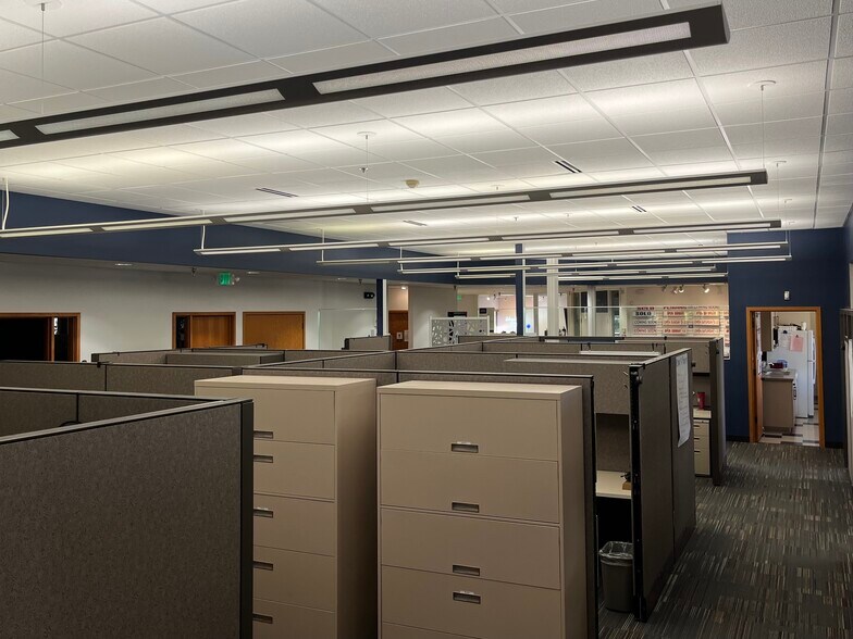 More Photos Of 5750 Lincoln Dr, Edina Office For Sale