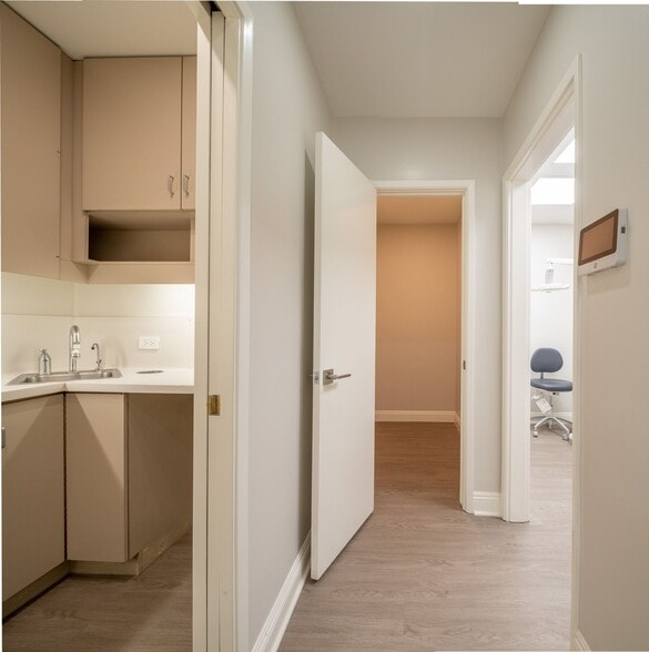 More Photos Of 10724 Riverside Dr, North Hollywood Medical For Lease