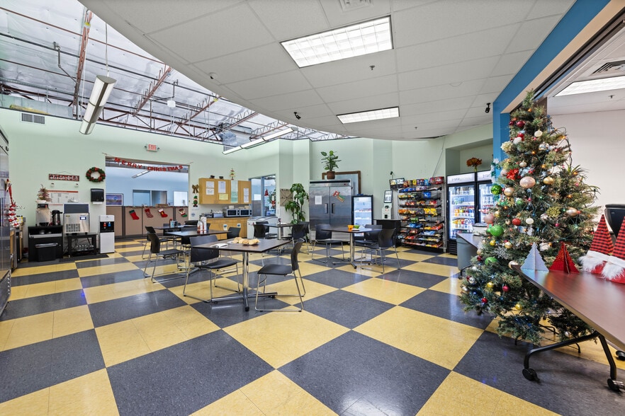 More Photos Of 9300 United Dr, Austin Unknown For Lease