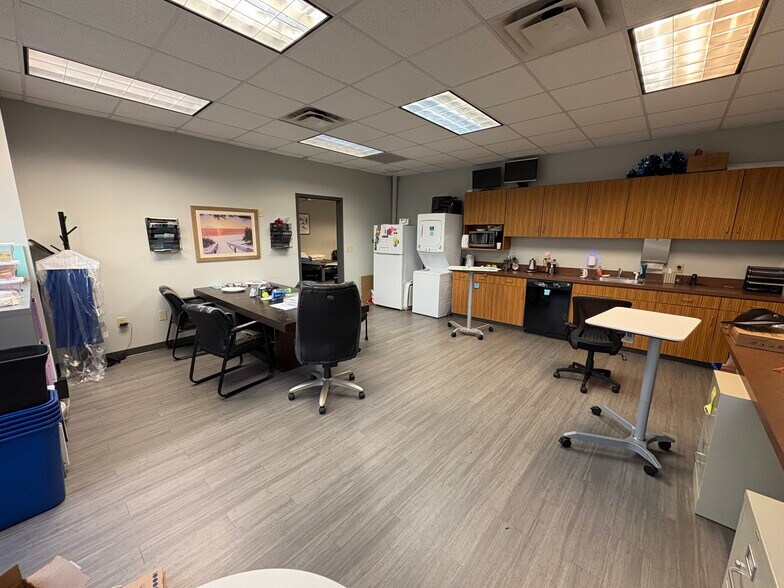 More Photos Of 1624 Westgate Cir, Brentwood Medical For Lease