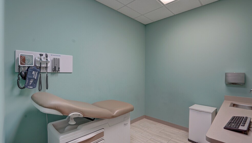 More Photos Of 3230 Interstate 30, Mesquite Medical For Lease