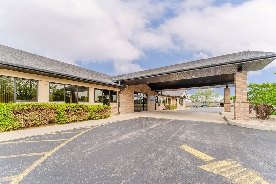 More Photos Of 1875 West Pointe Dr, Oshkosh Medical For Sale