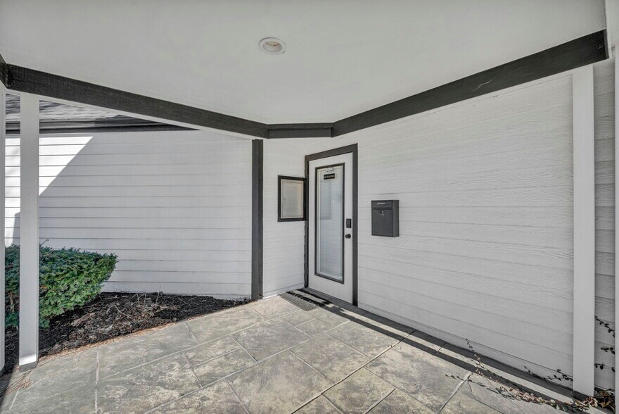 More Photos Of 1824 E Broad St, Columbus Office Residential For Lease