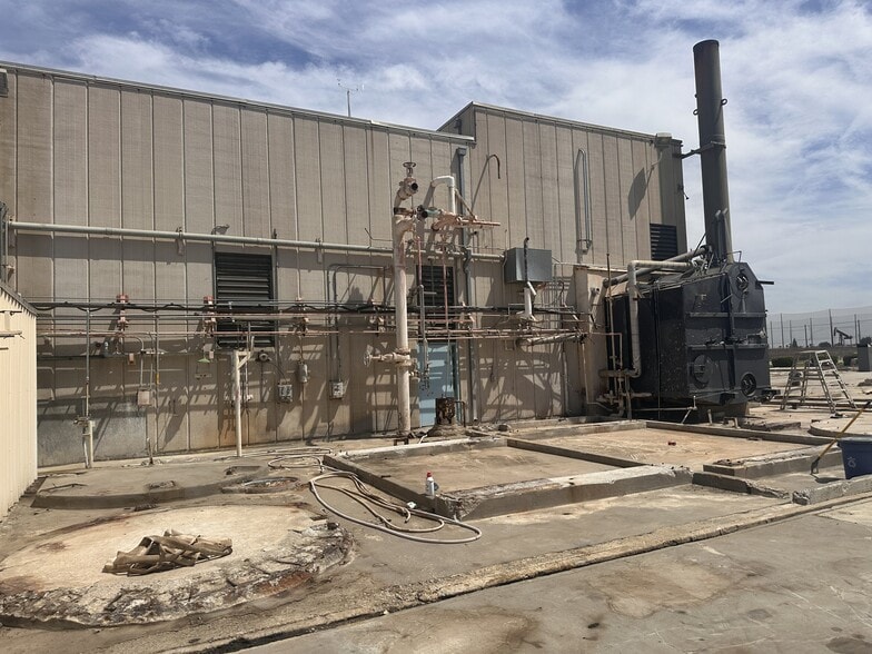 More Photos Of 5455 District Blvd, Bakersfield Distribution For Sale