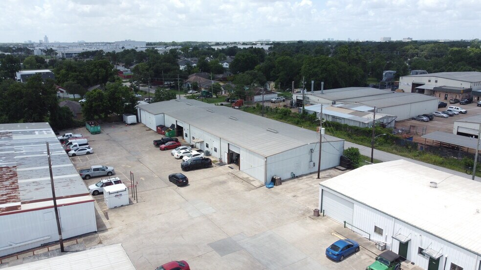 More Photos Of 9879 Tanner Rd, Houston Warehouse For Lease