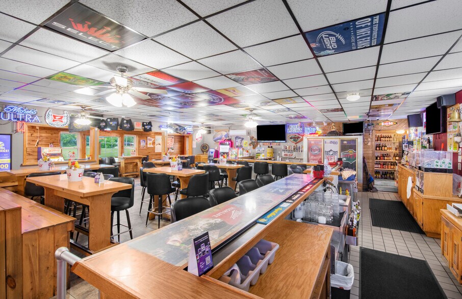 More Photos Of 14351 NE 78th St, Foley Restaurant For Sale