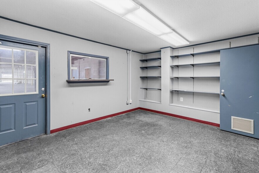 More Photos Of 6719 E Highway 332, Freeport Industrial For Sale