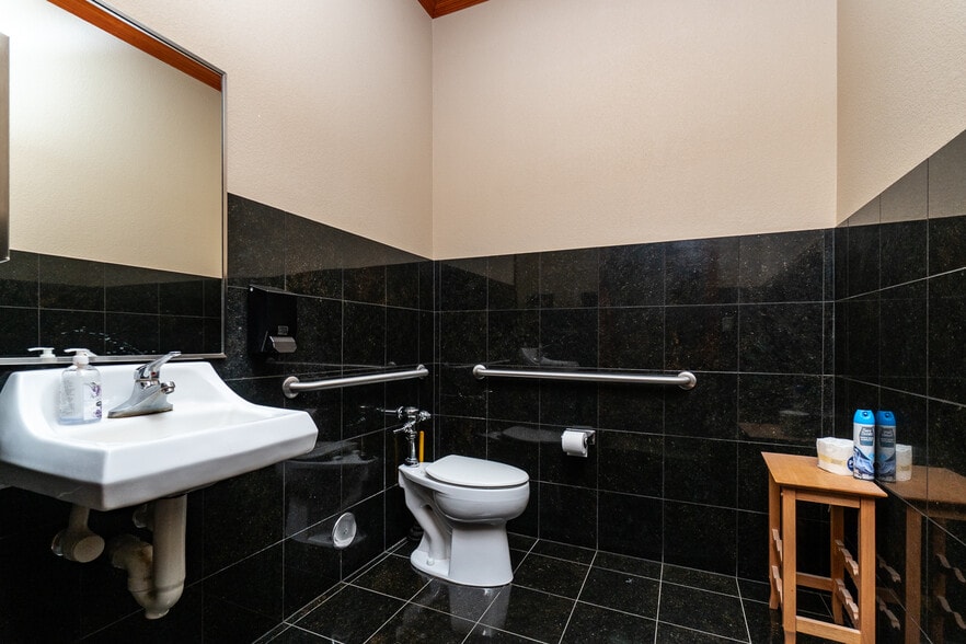 More Photos Of 22 Care Circle, Amarillo Medical For Lease