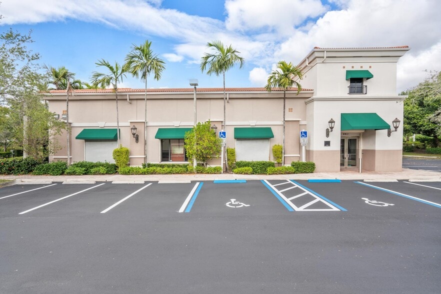 More Photos Of 4471 Weston Rd, Weston Freestanding For Lease