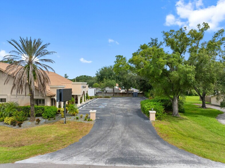 More Photos Of 4915 Ehrlich Rd, Tampa Medical For Sale