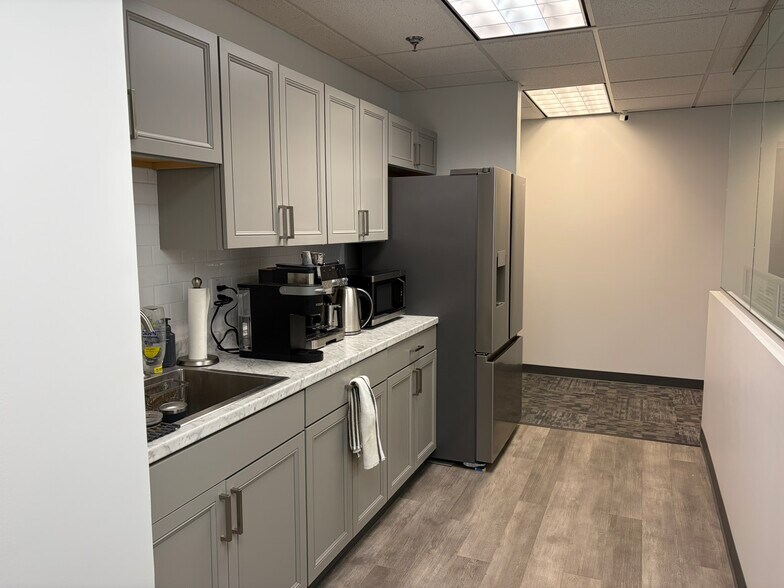 More Photos Of 4500 Brooktree Rd, Wexford Medical For Lease