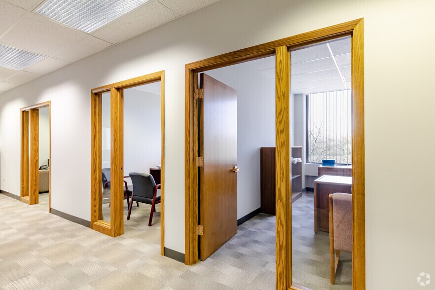 More Photos Of 2000 S Batavia Ave, Geneva Office For Lease