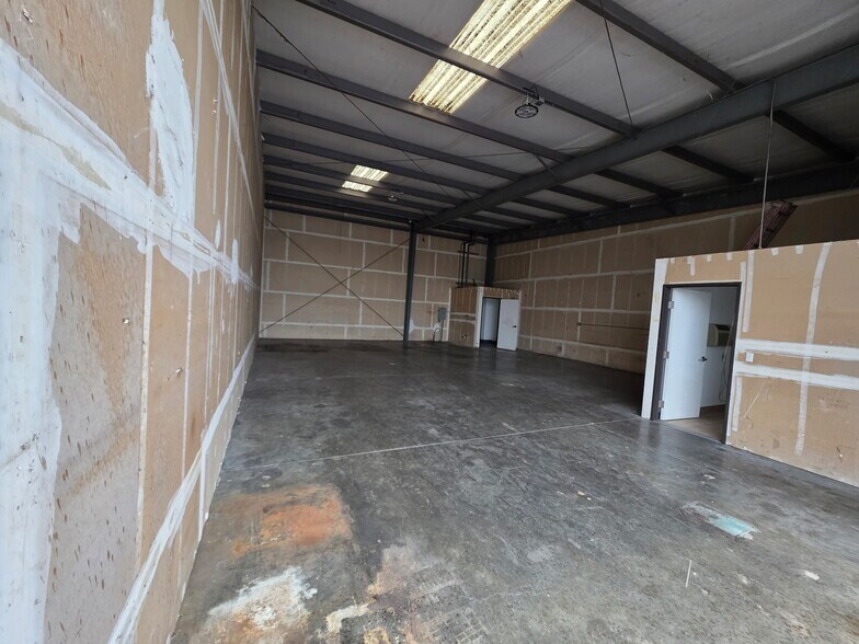 More Photos Of 1021 Partee Ln, Ceres Warehouse For Lease