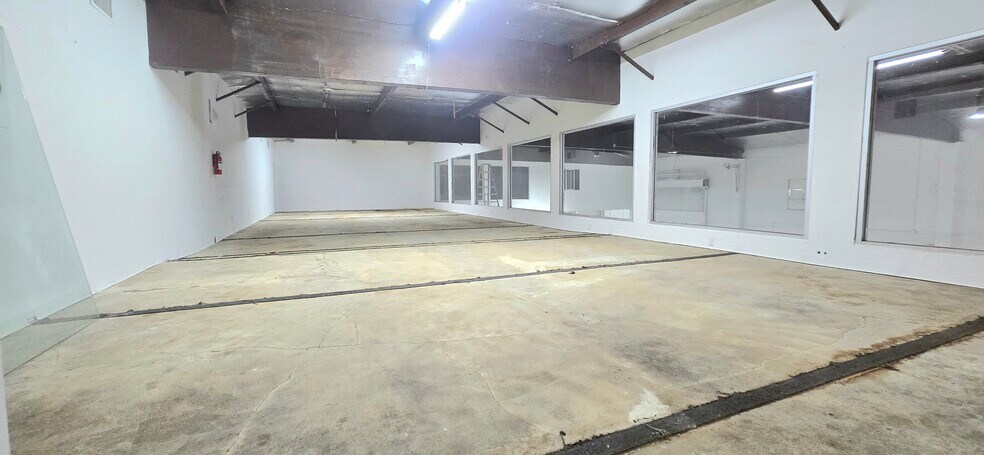 More Photos Of 3226-3230 Mines Ave, Los Angeles Warehouse For Lease