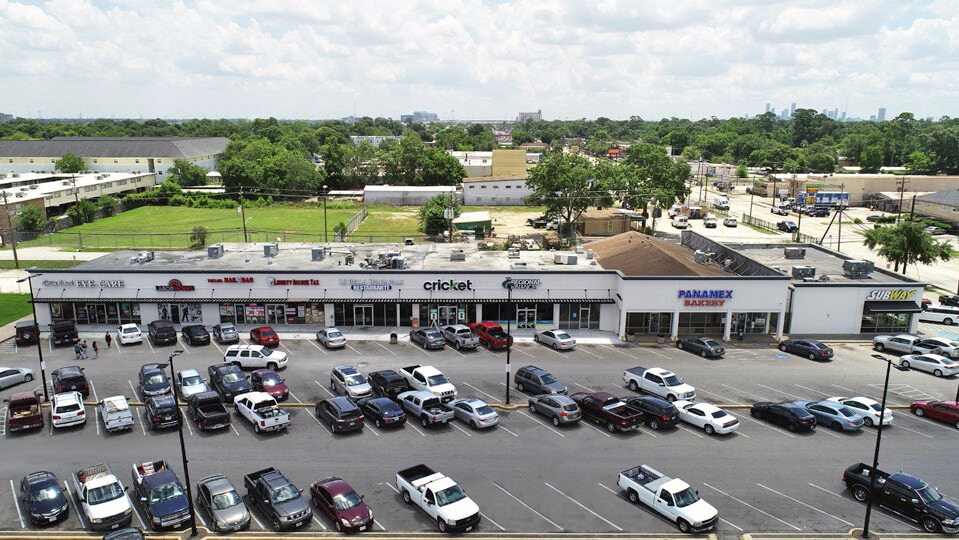 More Photos Of 7800-7844 Long Point Rd, Houston Unknown For Lease