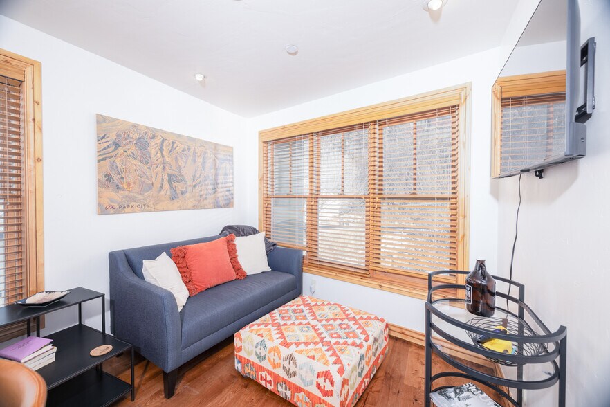 More Photos Of 186 Main St, Park City Freestanding For Sale
