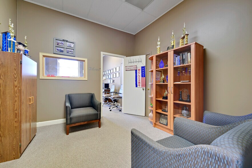 More Photos Of 120 S Liberty St, Independence Office For Sale