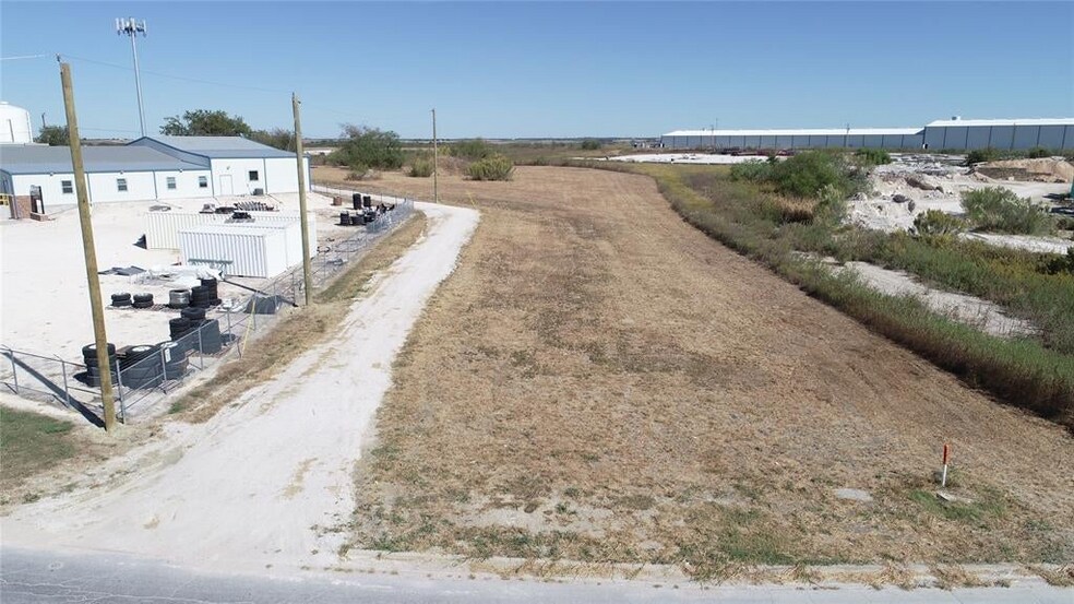 More Photos Of 117 Industrial Loop, Hillsboro Land For Lease