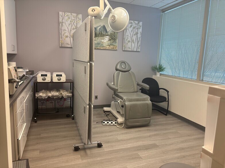 More Photos Of 8860 Columbia 100 Pkwy, Columbia Medical For Sale