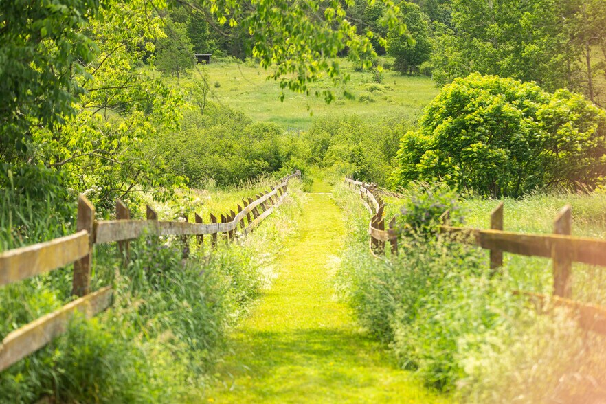 More Photos Of 538 N Harpersfield Rd, Jefferson Specialty For Sale