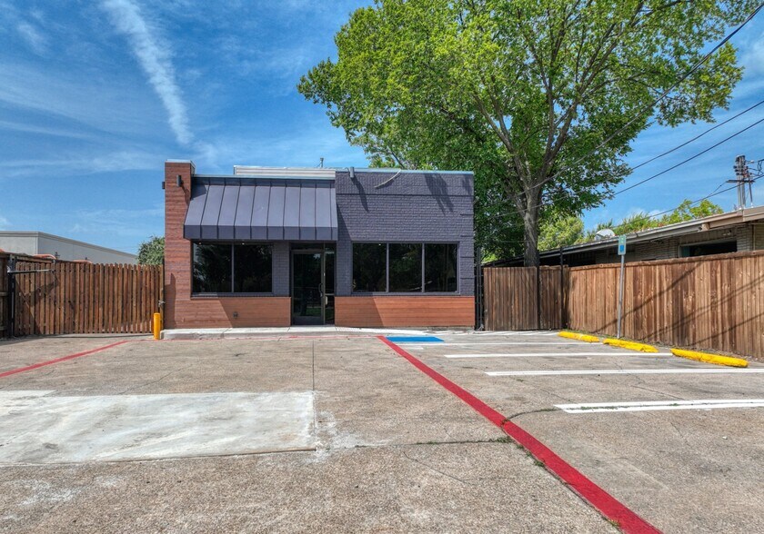 More Photos Of 1717 N Garrett Ave, Dallas Medical For Sale