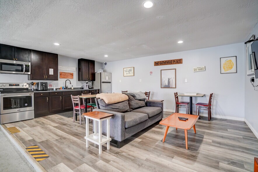 More Photos Of 2060 US Highway 27 N, Avon Park Hotel For Sale