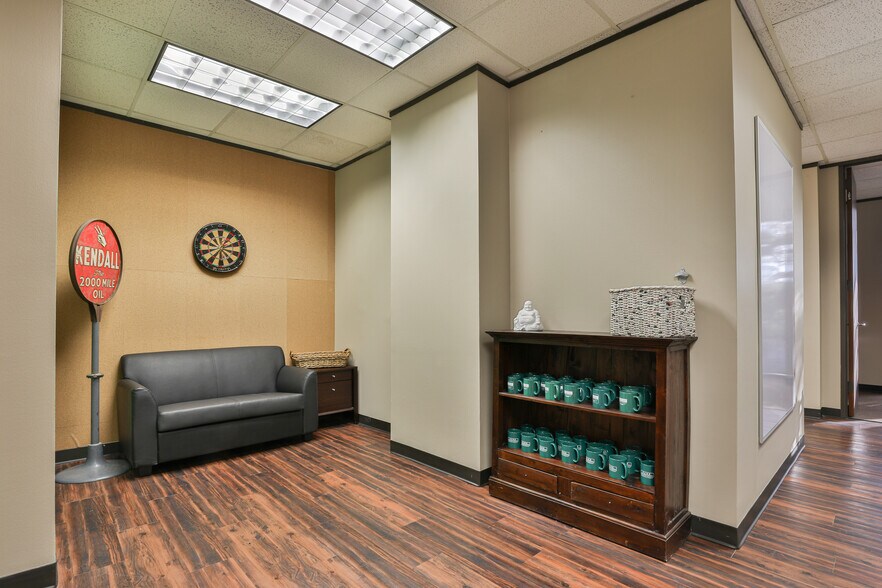 More Photos Of 12727 Featherwood Dr, Houston Medical For Sale