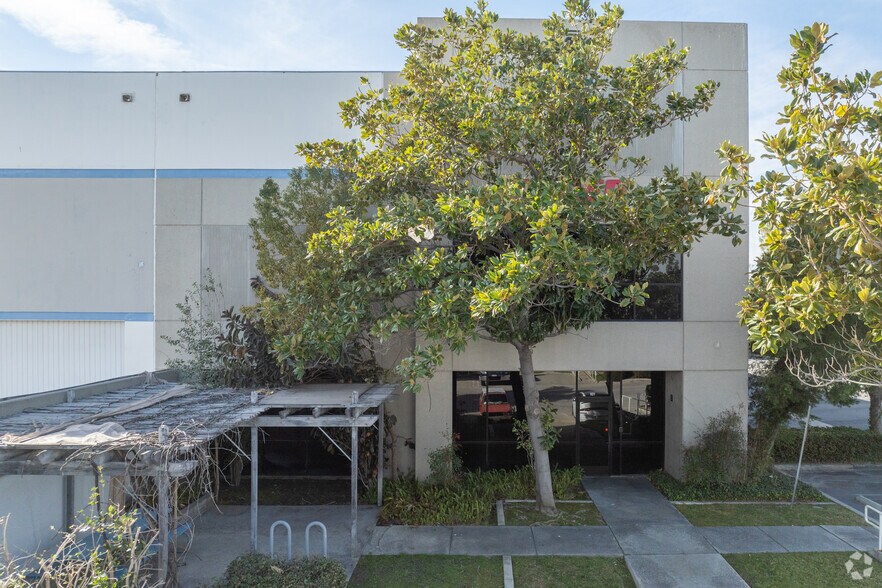 More Photos Of 11201 Jersey Blvd, Rancho Cucamonga Warehouse For Lease