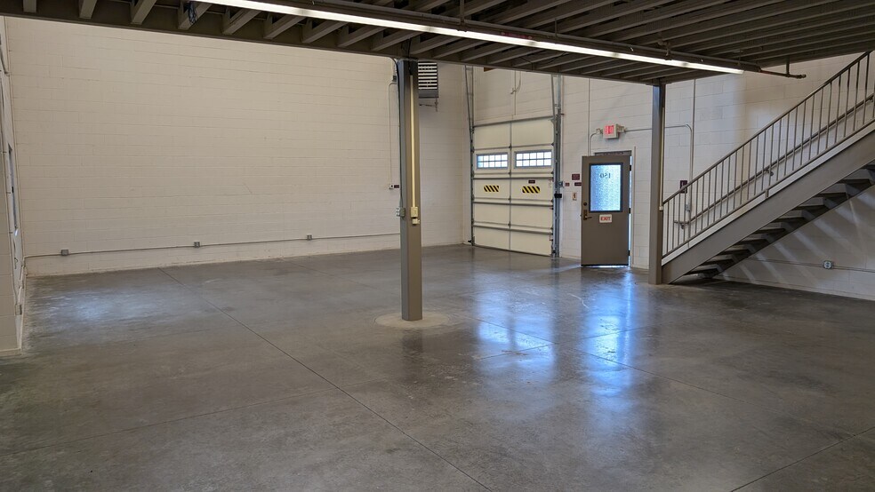 More Photos Of 3111 N Caden Ct, Flagstaff Showroom For Lease