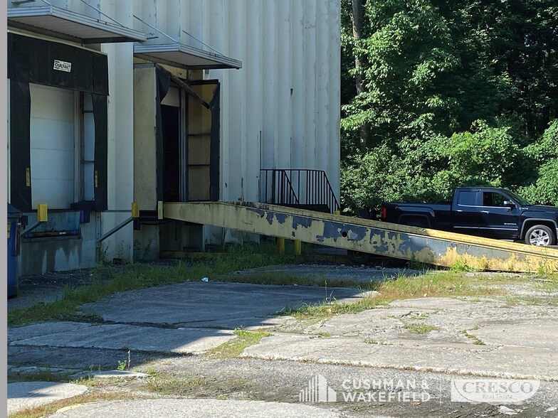 More Photos Of 200-250 Sheldon Rd, Berea Manufacturing For Lease