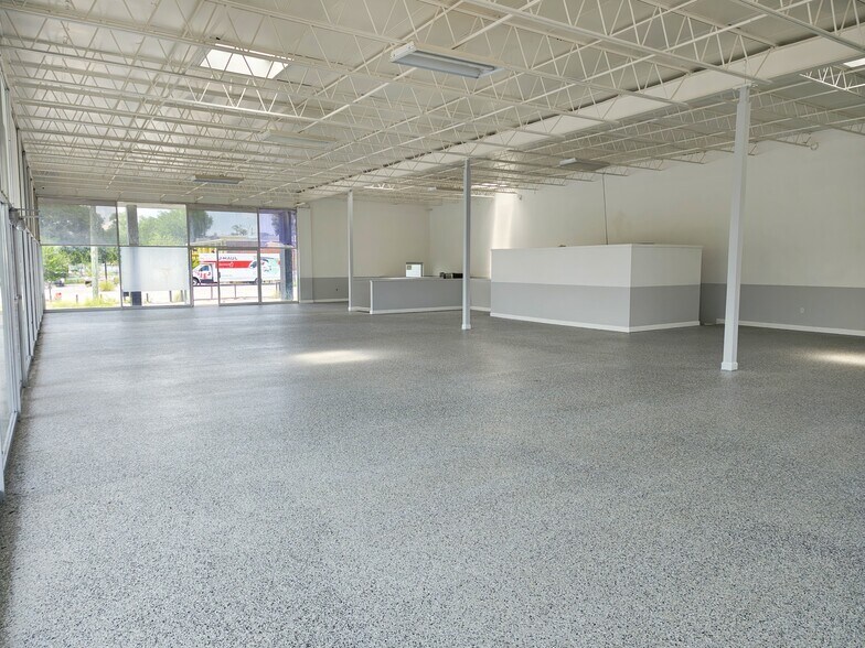 More Photos Of 3333 N Main St, Jacksonville Light Manufacturing For Lease