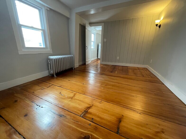 More Photos Of 3 Portsmouth Ave, Exeter General Retail For Lease