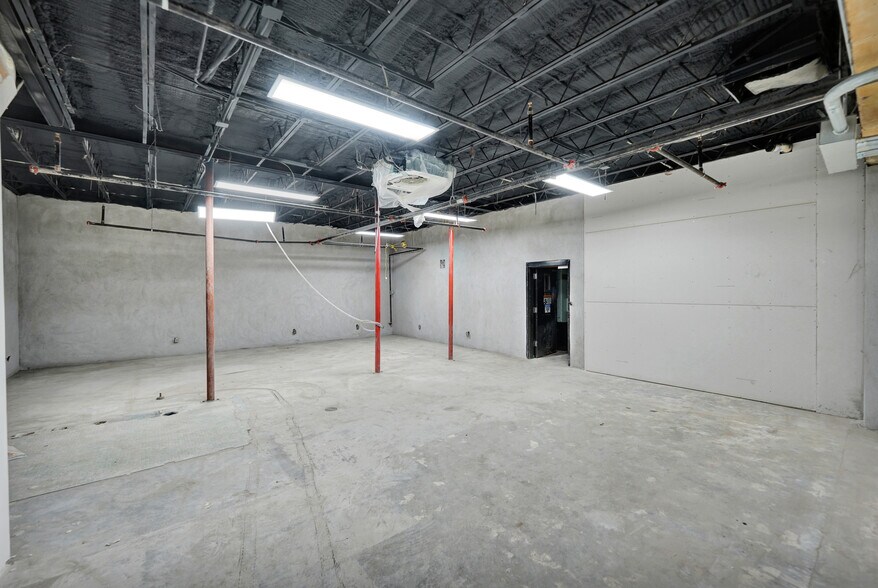 More Photos Of 201 E Illinois Ave, Midland Office For Sale