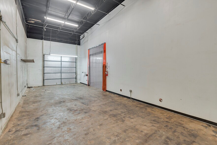 More Photos Of 2920 Shotts St, Fort Worth Distribution For Lease