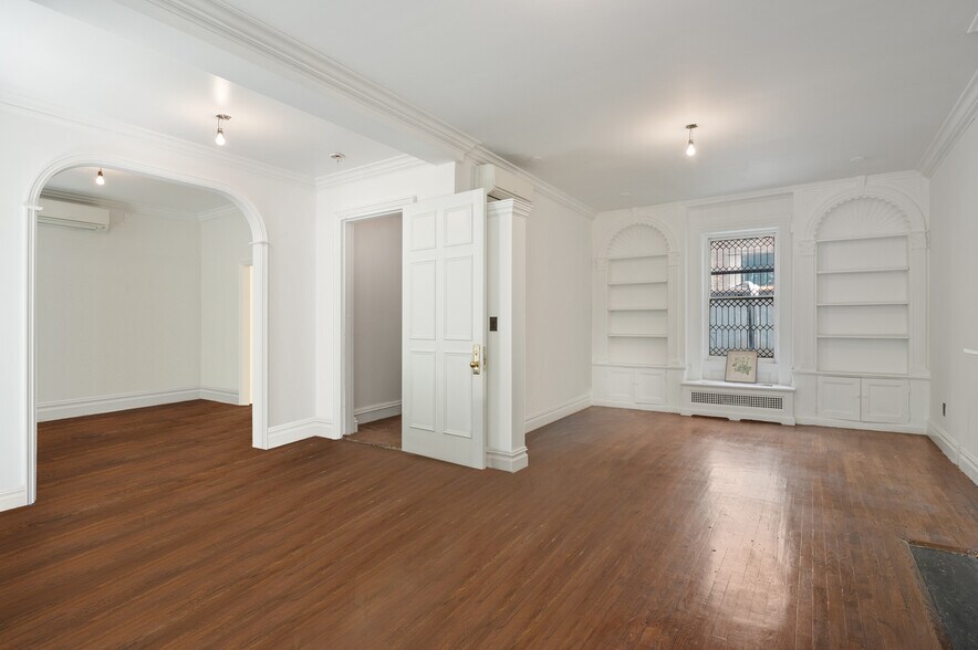 More Photos Of 19 E 75th St, New York Storefront Retail Office For Sale
