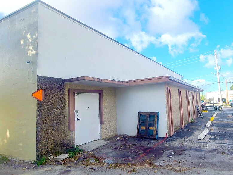 More Photos Of 1800-1812 SW 7th Ave, Pompano Beach Warehouse For Sale