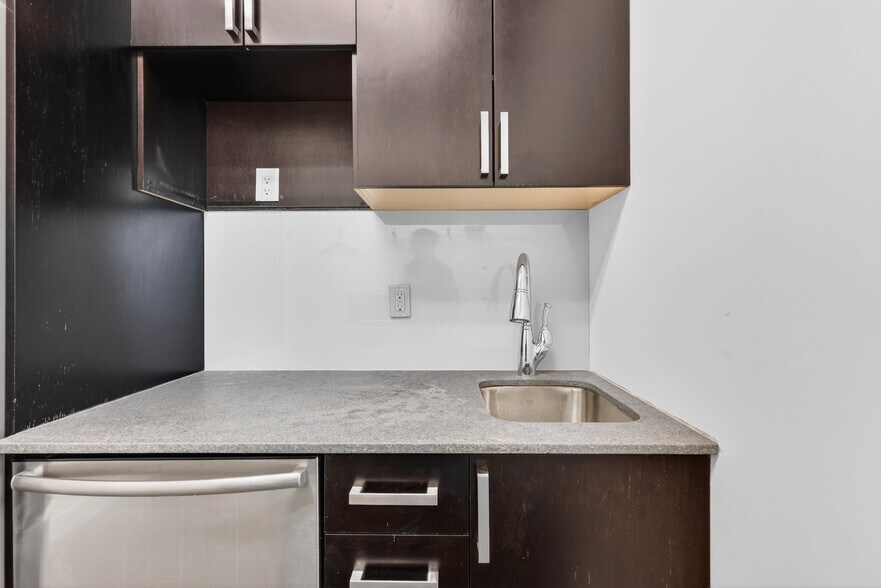More Photos Of 888 4th Ave SW, Calgary Office For Sale
