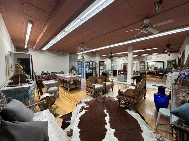 More Photos Of 8037 N Milwaukee Ave, Niles Storefront For Sale