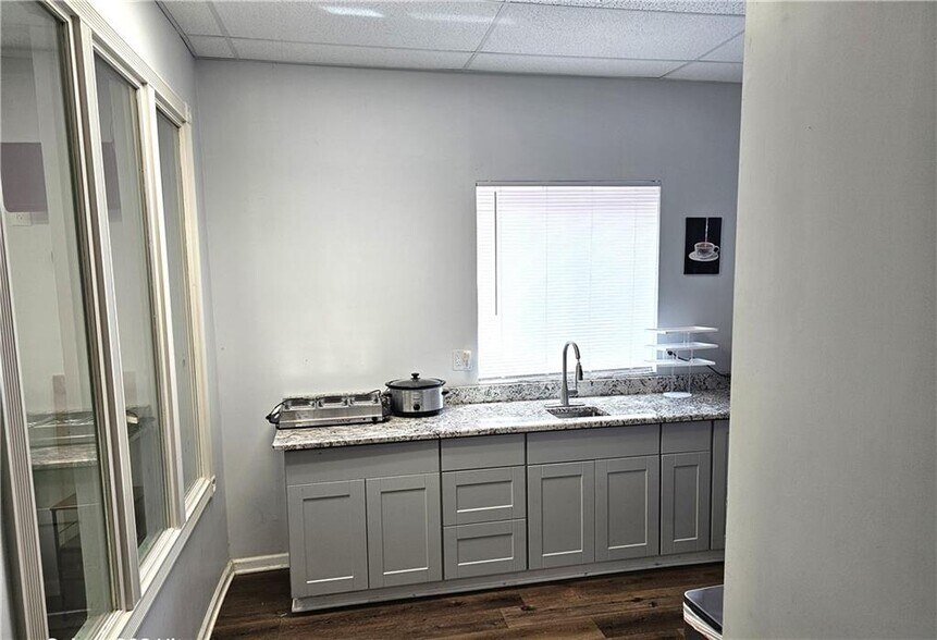 More Photos Of 1230 Woodswether Rd, Kansas City Freestanding For Sale