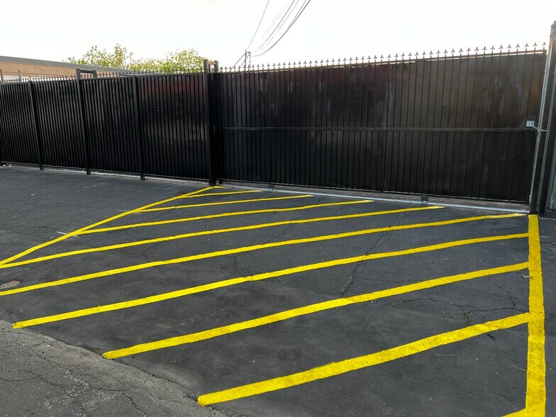 More Photos Of 7305 Deering Ave, Canoga Park Land For Lease