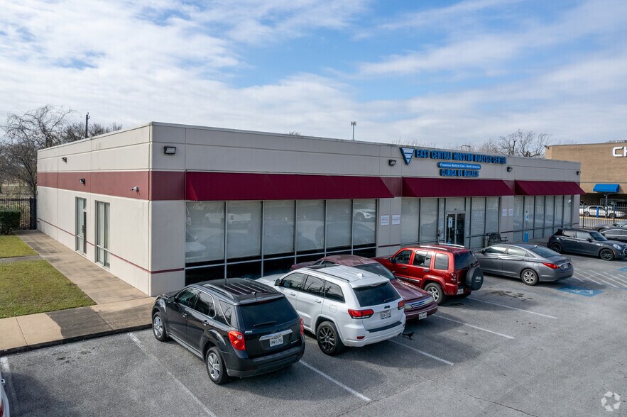 More Photos Of 6800-6890 Harrisburg Blvd, Houston Unknown For Lease